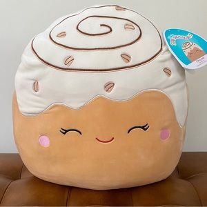 NEW SQUISHMALLOW “CHANEL” CINNAMON ROLL🤍